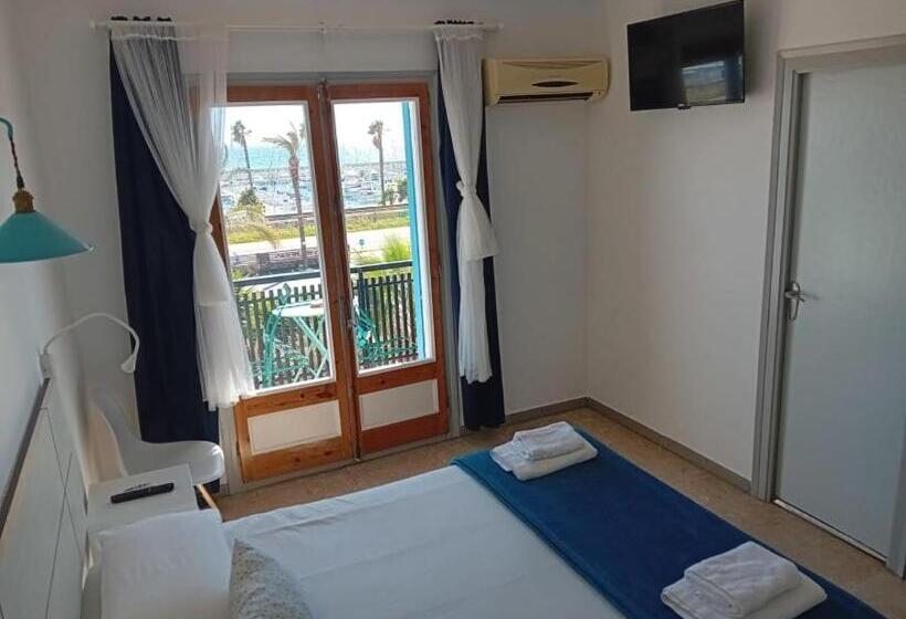 Номер Стандарт Вид на Море с Балконом, Hostal Santa Gemma