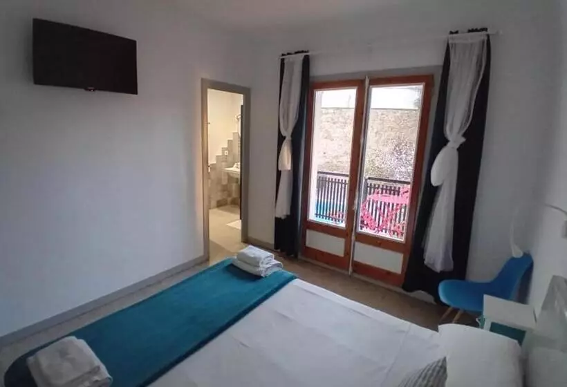 Standard-huone Allasnäkymä, Hostal Santa Gemma