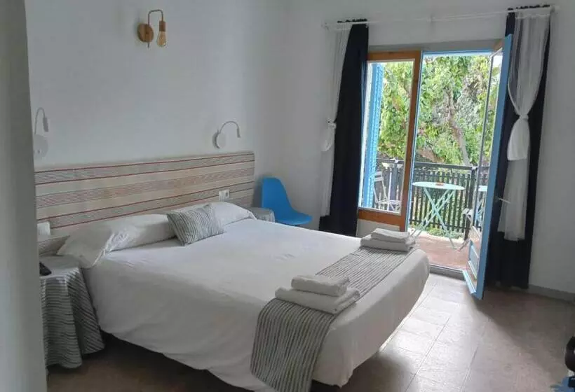 Standard-huone Allasnäkymä, Hostal Santa Gemma