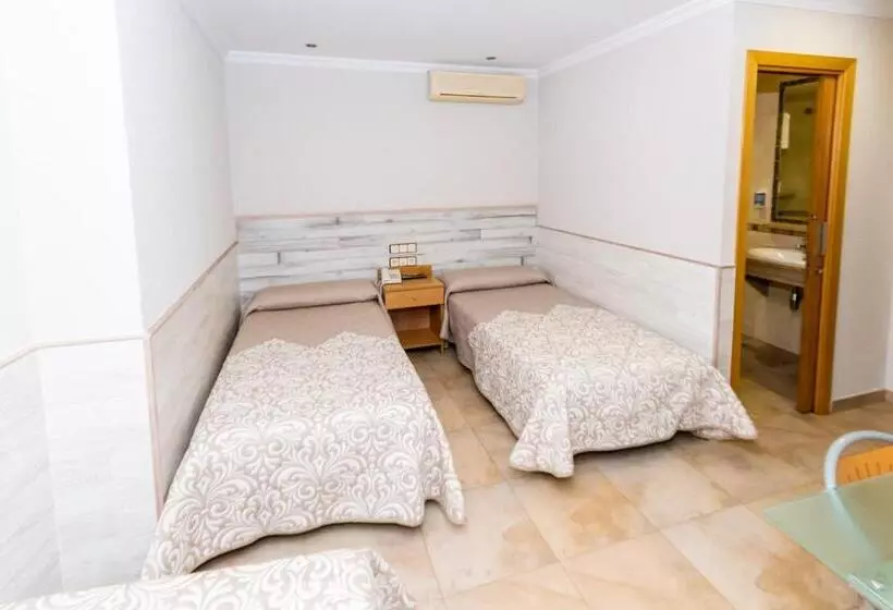 Üç Kişilik Standart Oda, Hostal Viky