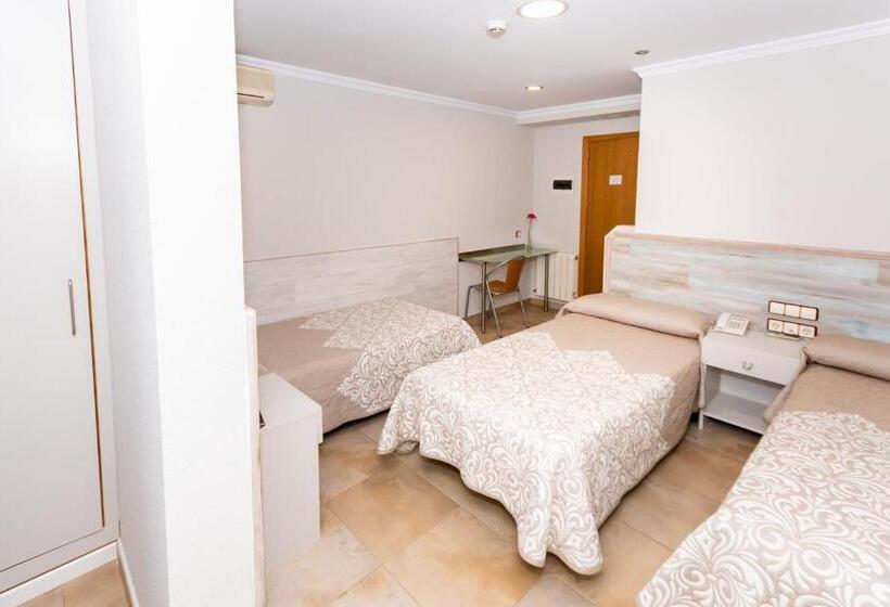 اتاق استاندارد سه نفره, Hostal Viky