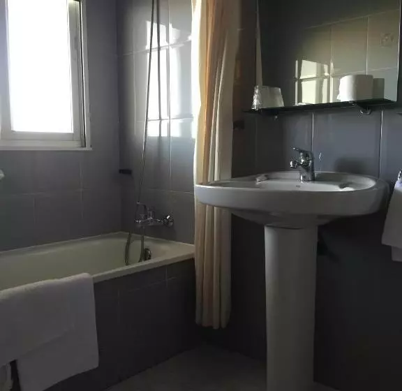 Standard Yhden Hengen Huone, Derby