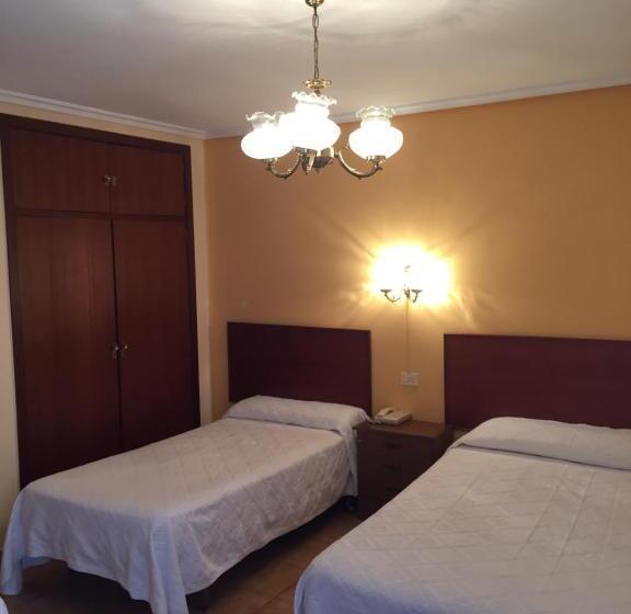 Номер Стандарт Трехместный, Derby