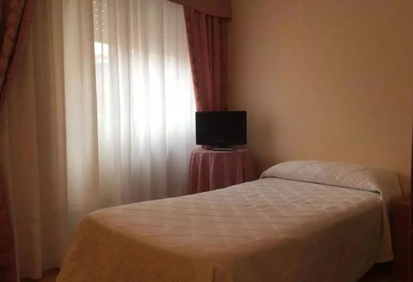 Standard Kolmen Hengen Huone, Derby