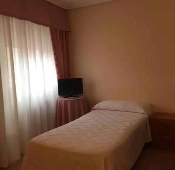 Standard Kolmen Hengen Huone, Derby