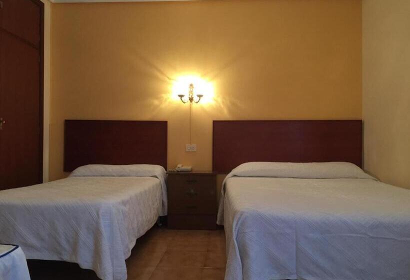 Номер Стандарт Трехместный, Derby