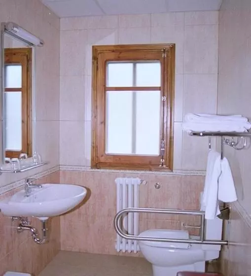 スタンダードトリプルルーム, Hostal Fondevila