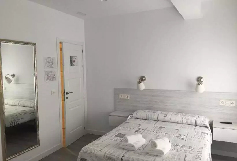 ダブルベッドスタンダードルーム, Hostal Lar
