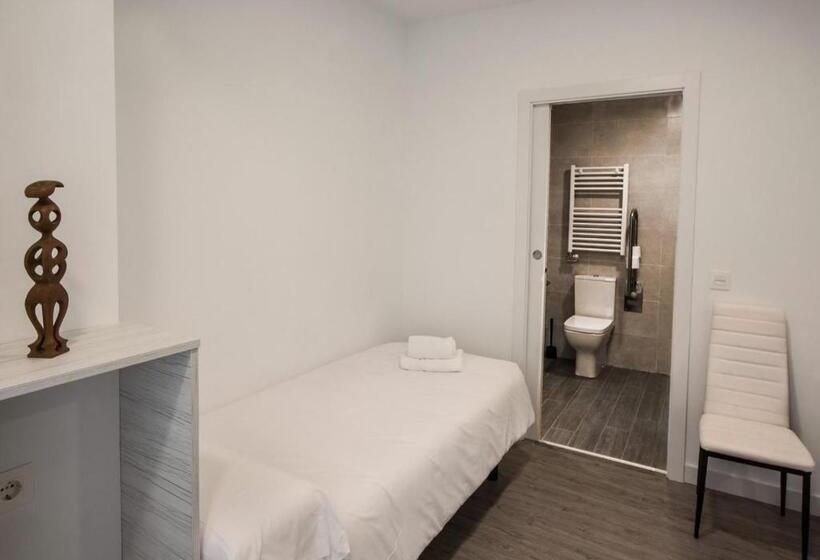 اتاق استاندارد سه نفره, Hostal Lar