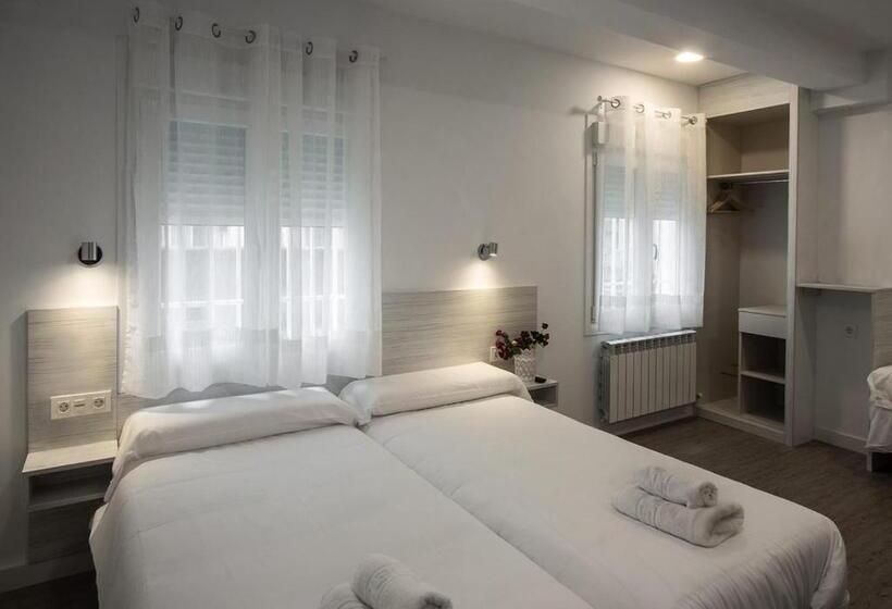 اتاق استاندارد سه نفره, Hostal Lar