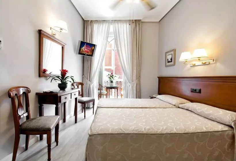 اتاق استاندارد سه نفره, Hostal Macarena