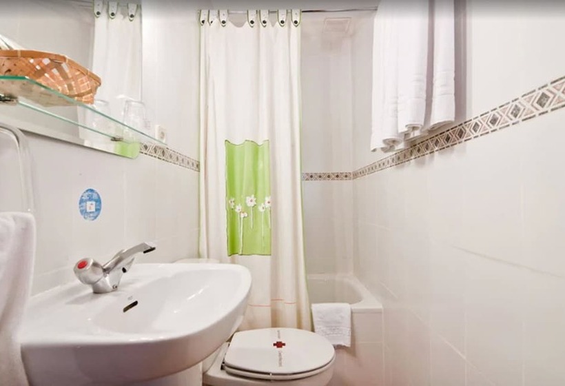 اتاق استاندارد سه نفره, Hostal Oporto