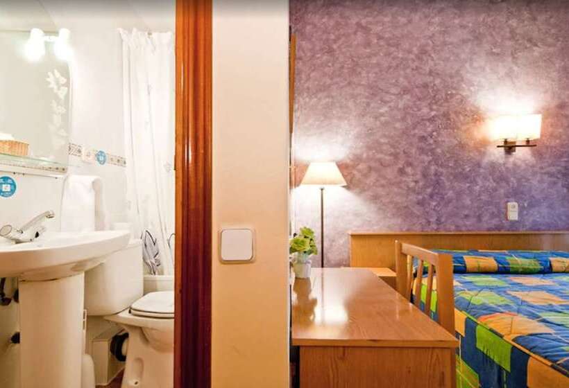 اتاق استاندارد سه نفره, Hostal Oporto