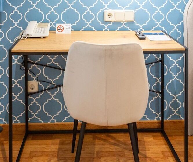 اتاق اکونومی, Hostal Oriente