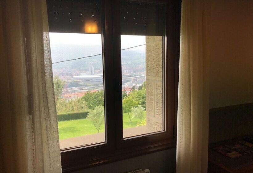 غرفة قياسية فردية, Artetxe