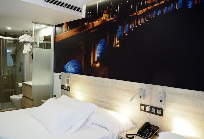 标准三人间, Hostal Don Suero De Quiñones