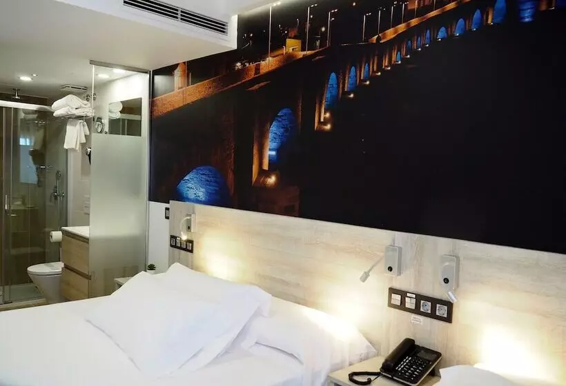 Standard Kolmen Hengen Huone, Hostal Don Suero De Quiñones