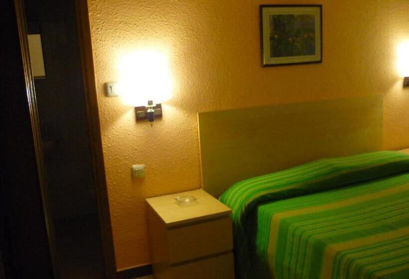 标准单人间, Hostal El Centro