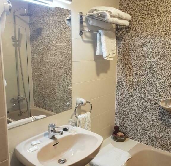 Номер Deluxe с Балконом, Hostal Sainz