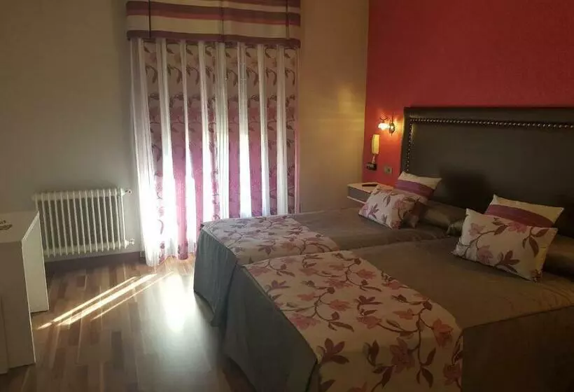 Chambre Deluxe avec Balcon, Hostal Sainz