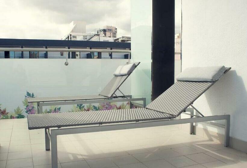 اتاق دلوکس با تخت کینگ و چشم‌انداز شهر, Oasis Plaza