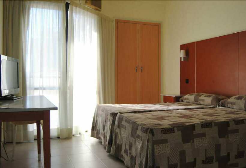 اتاق استاندارد چهار تخته, Oasis Plaza