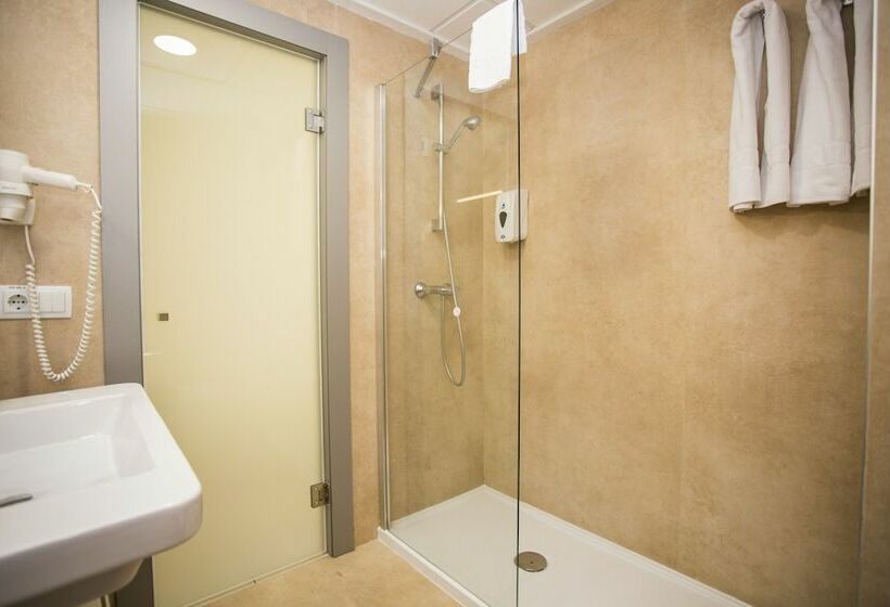 Quarto Quádruplo Estandar, Oasis Plaza