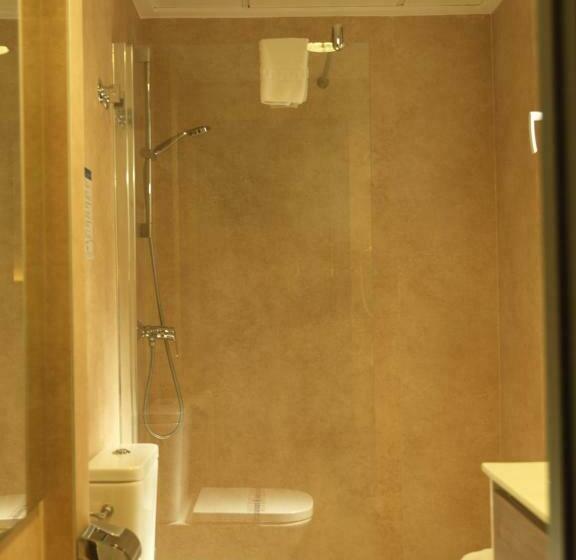 3 Bedroom Suite, Oasis Plaza