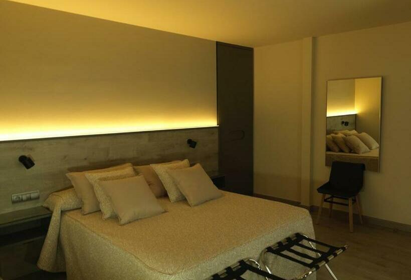 3 Bedroom Suite, Oasis Plaza