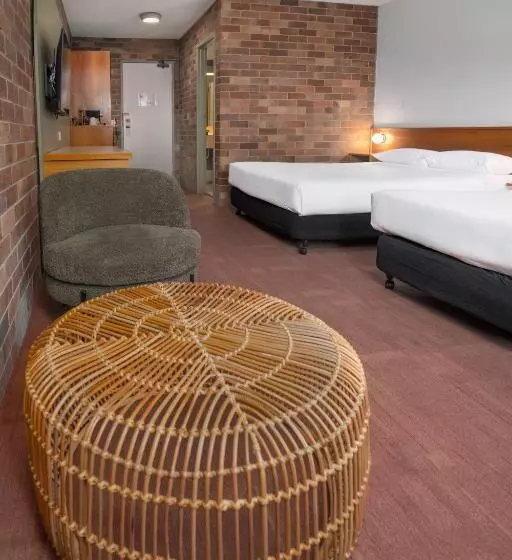 Perhehuone, All Seasons Motel Armidale