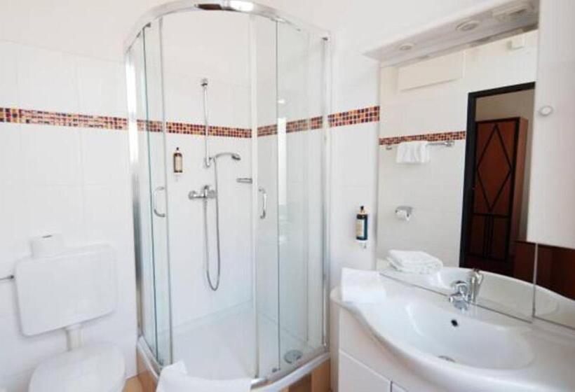 اتاق استاندارد چهار تخته, Drei Kronen Vienna City