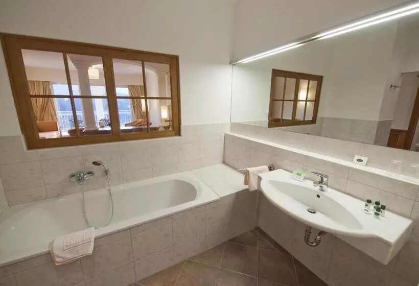 سوییت جونیور, Gartenhotel & Weingut Pfeffel Dürnstein