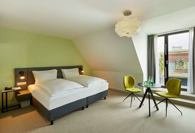 스탠다드 스튜디오, H+ Hotel Wien