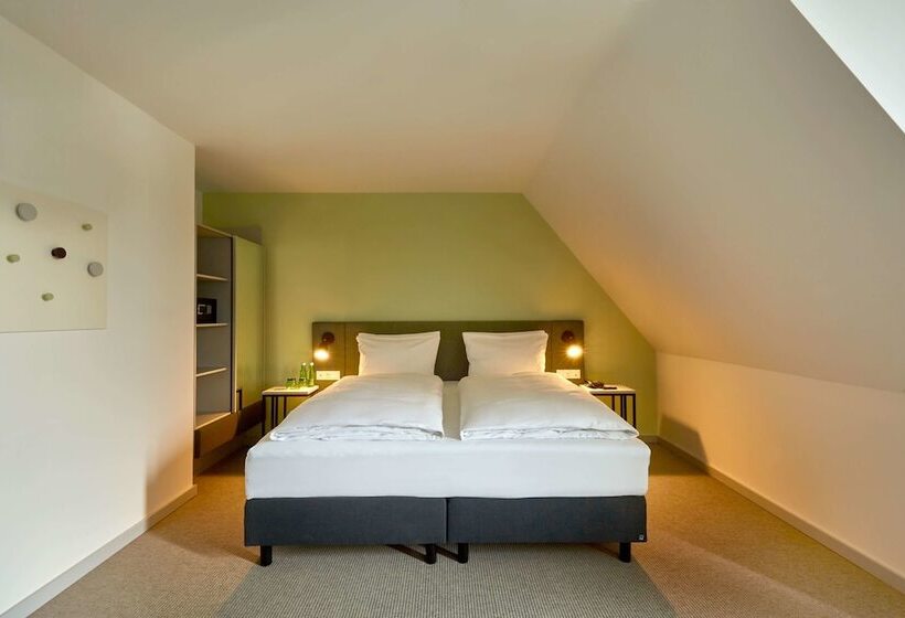 스탠다드 스튜디오, H+ Hotel Wien