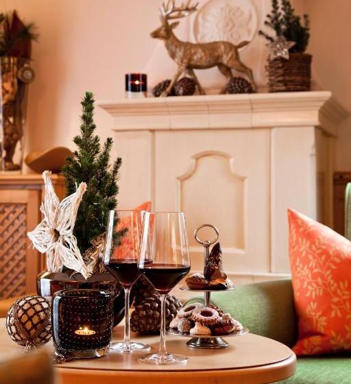 غرفة سوبيريور مزودة بشرفة, Superior Hotel Tirolerhof   Zell Am See