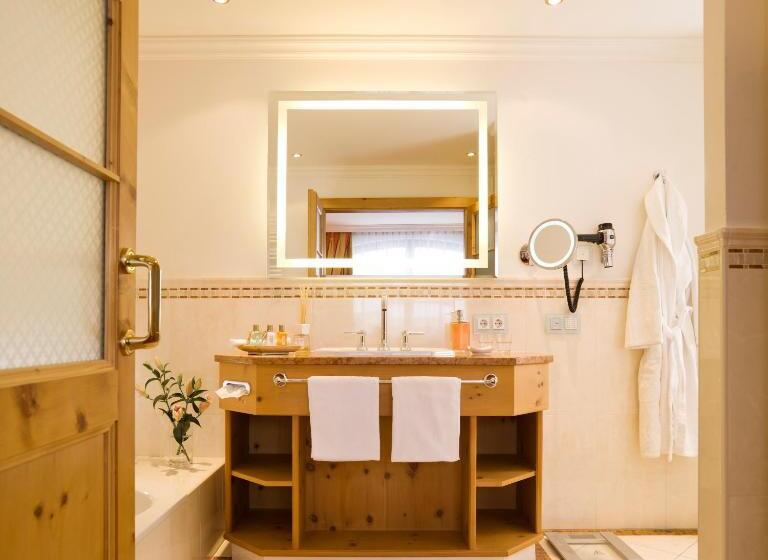 Полулюкс с Балконом, Superior Hotel Tirolerhof   Zell Am See