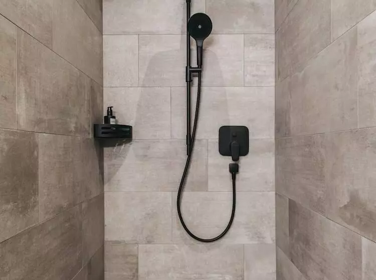 デラックスルーム, Vaya Nauders