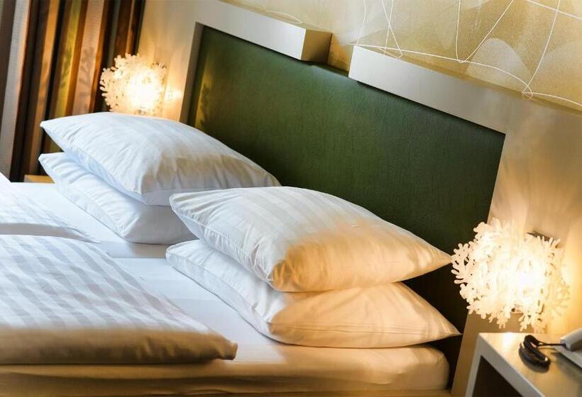 سوییت لوکس, Vienna Beim Prater