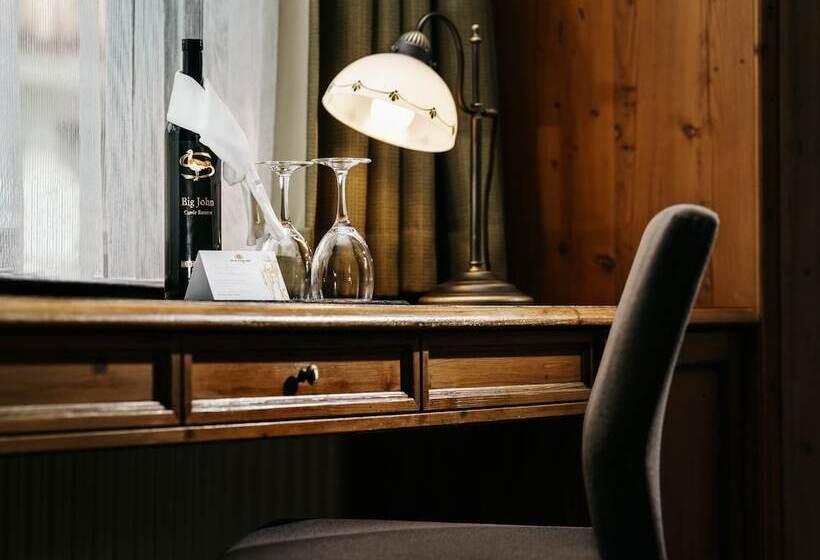 컴포트 싱글 룸, Haymon