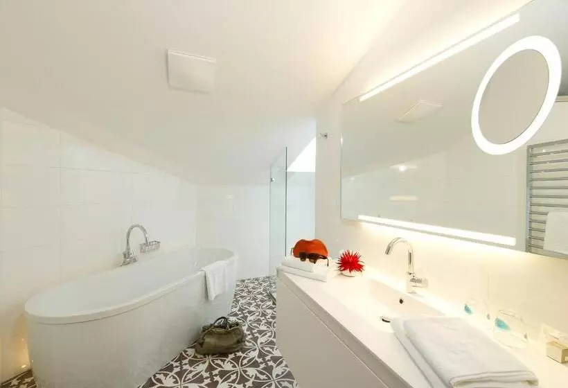 Standard studio with lake view, Seehotel Hubertushof