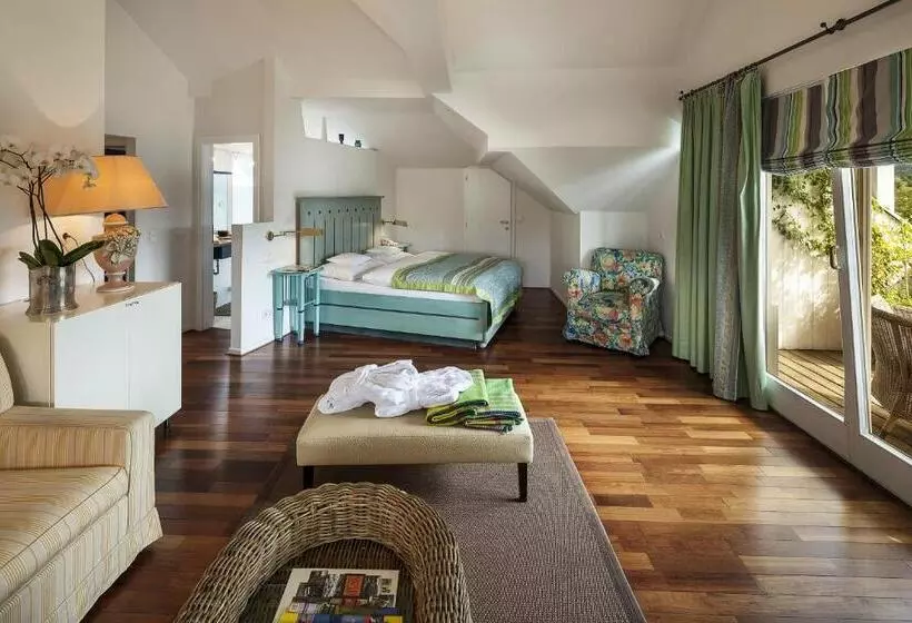 Standard studio with lake view, Seehotel Hubertushof