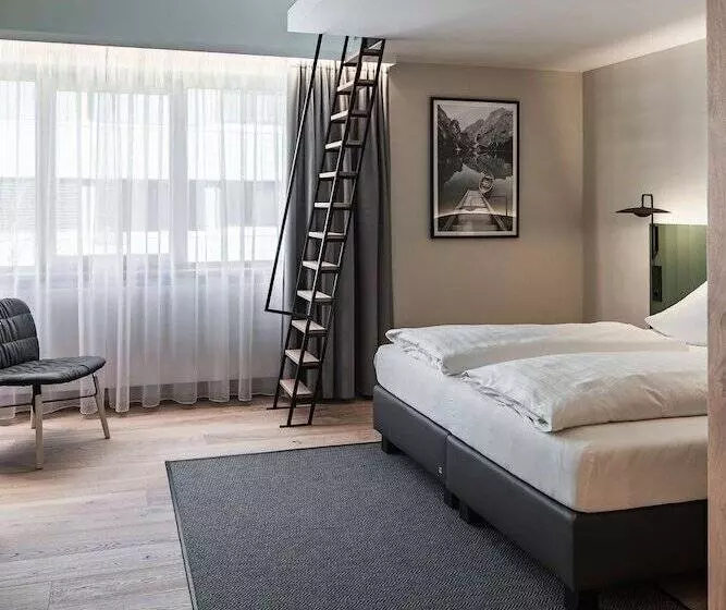 ファミリーステューディオ, Stadthotel Goldenes Schiff