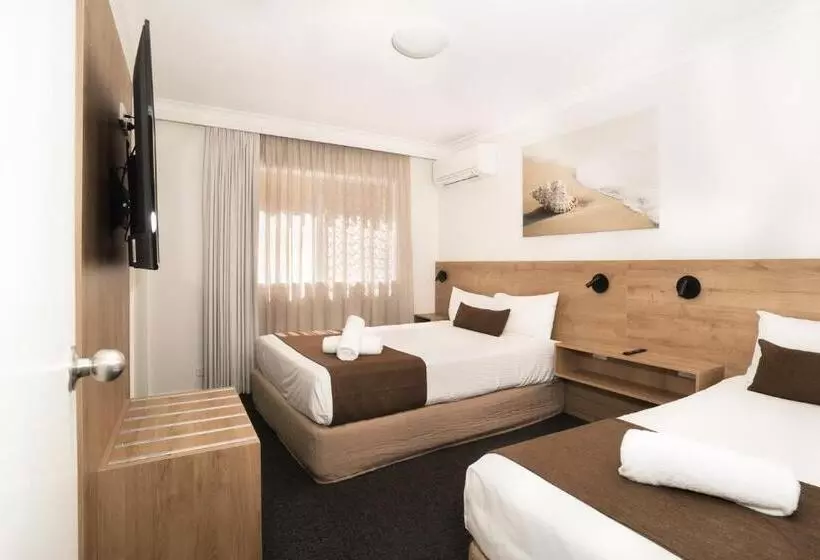 اتاق خانوادگی با چشم‌انداز باغ, Caribbean Motel