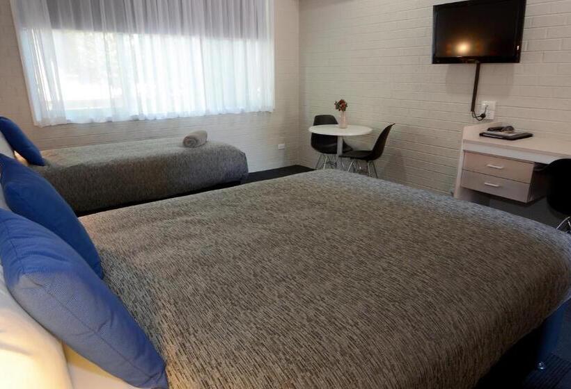 غرفة إقتصادية ثلاثية, Central Deborah Motel