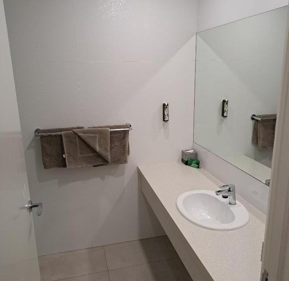 غرفة قياسية, Central Deborah Motel