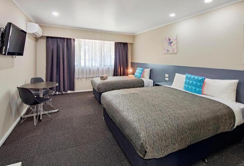 غرفة قياسية ثلاثية, Central Deborah Motel