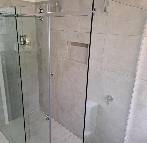 غرفة سوبيريور ثلاثية, Central Deborah Motel