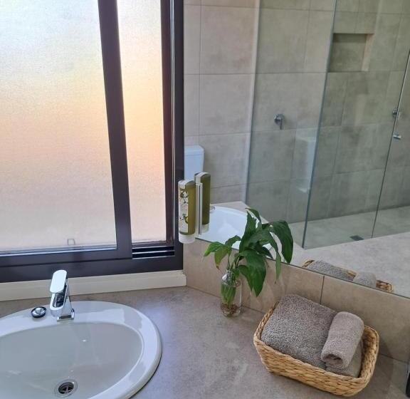 غرفة سوبيريور ثلاثية, Central Deborah Motel