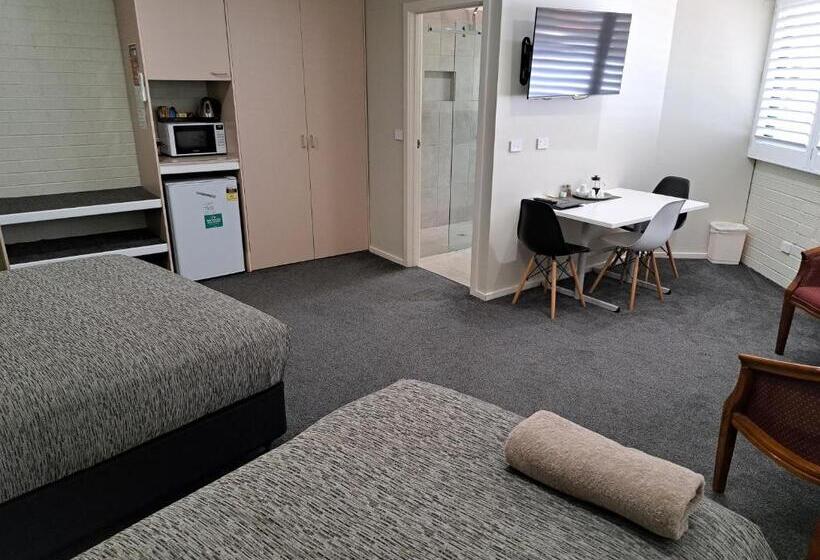 غرفة سوبيريور ثلاثية, Central Deborah Motel