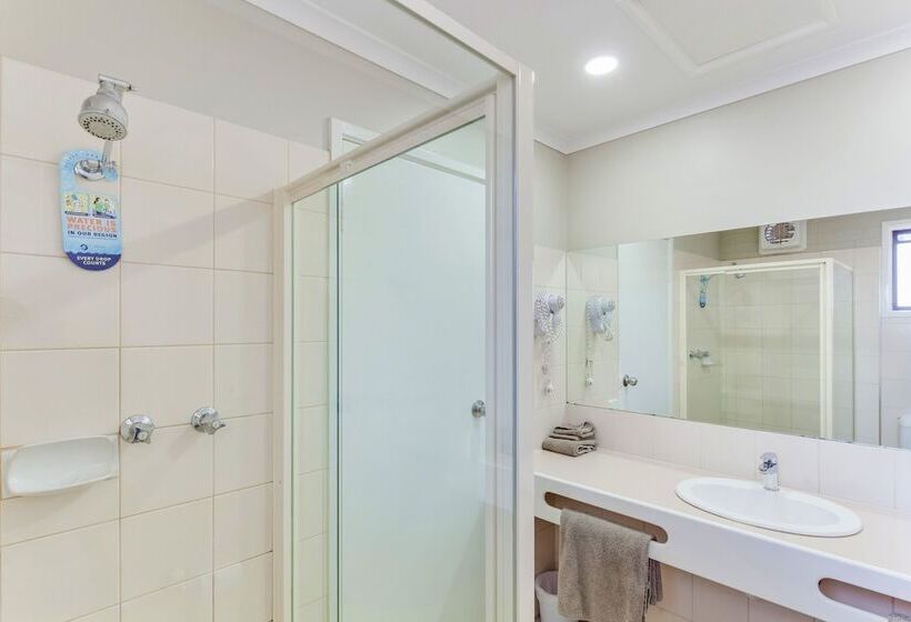 غرفة إقتصادية ثلاثية, Central Deborah Motel